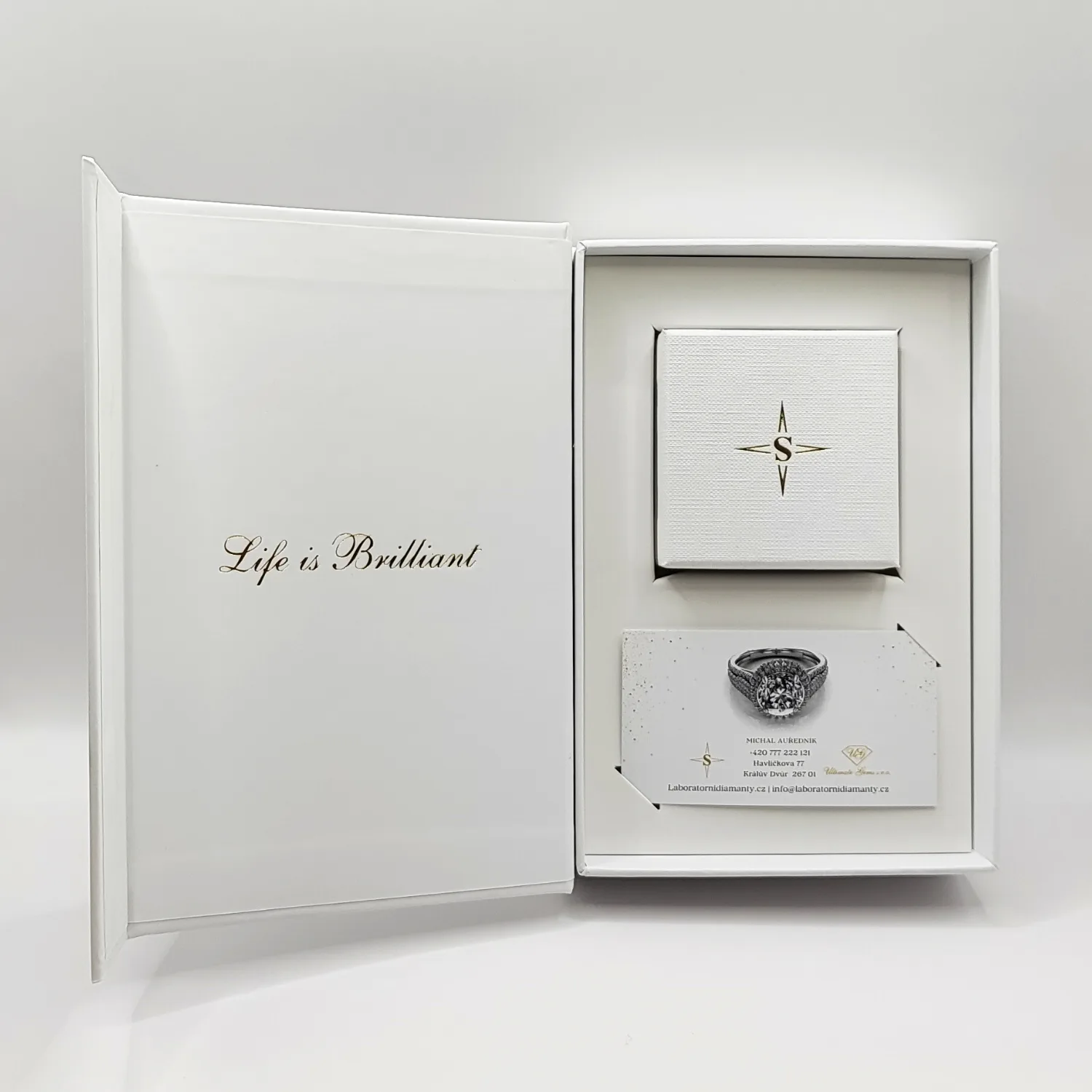 Discreet packaging for Laboratory Diamonds
